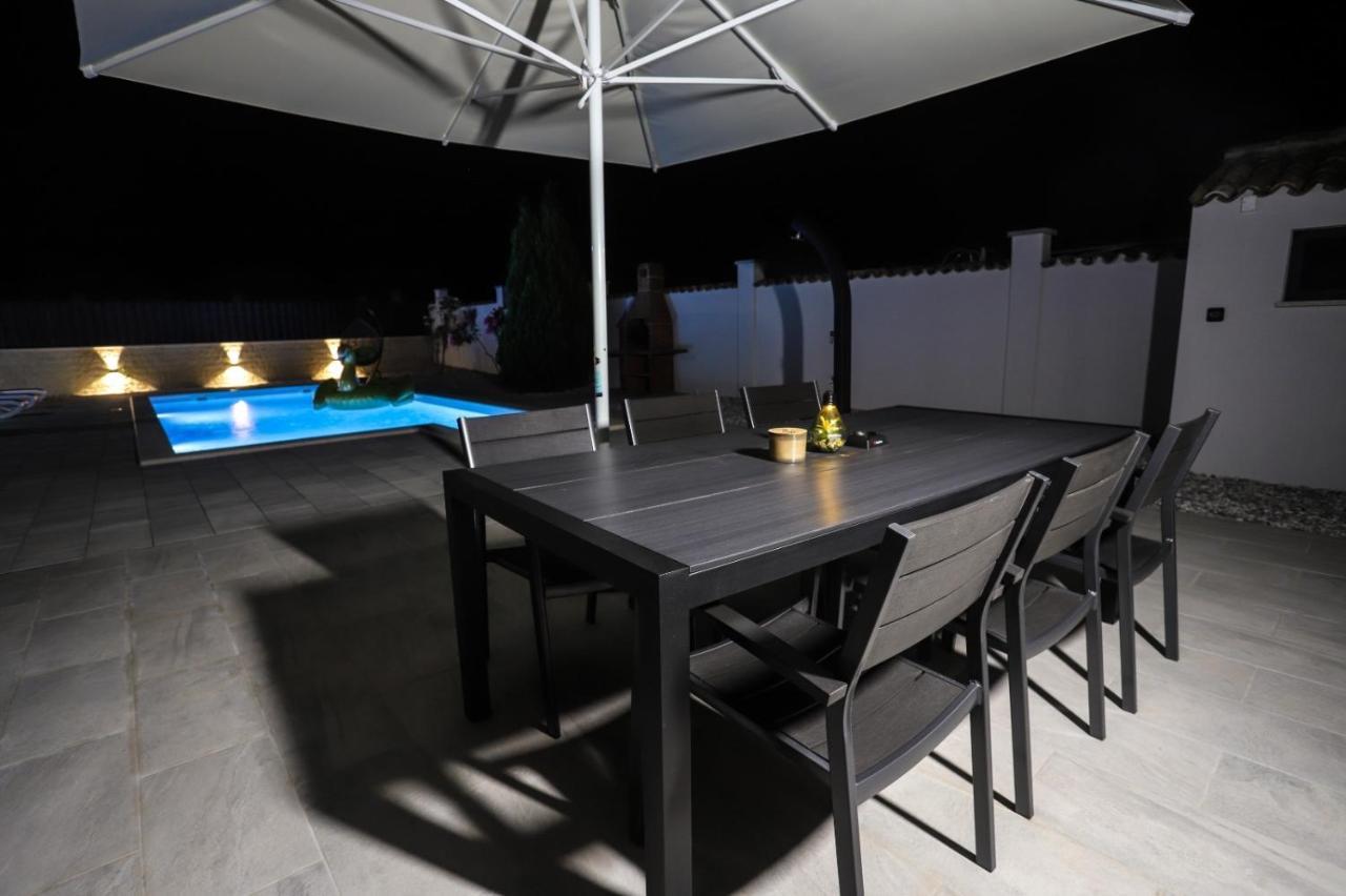 Apartment Nina With Private Pool Nova Vas  Eksteriør billede