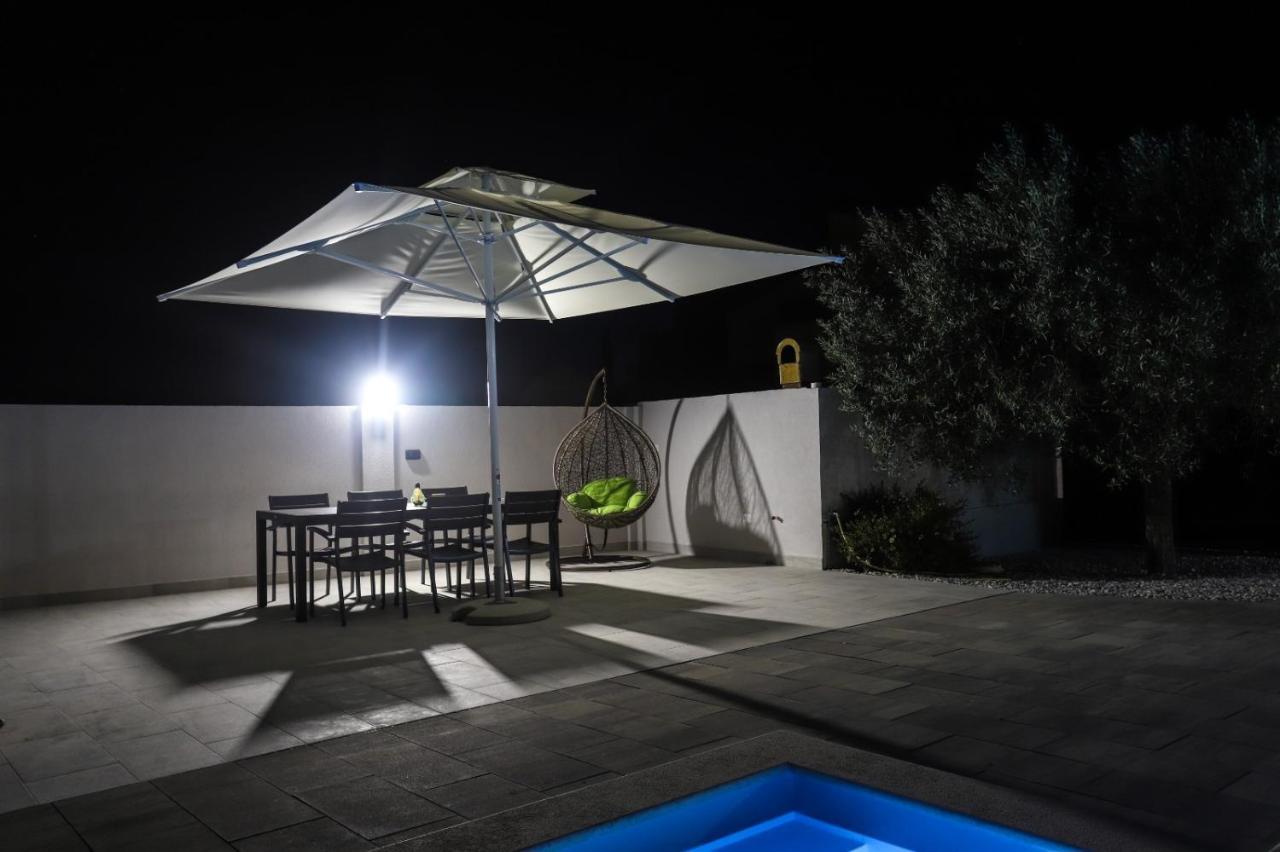 Apartment Nina With Private Pool Nova Vas  Eksteriør billede