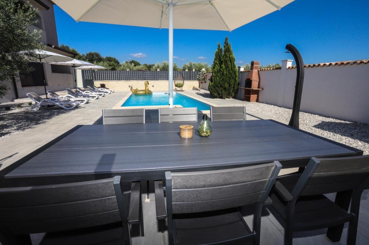 Apartment Nina With Private Pool Nova Vas  Eksteriør billede